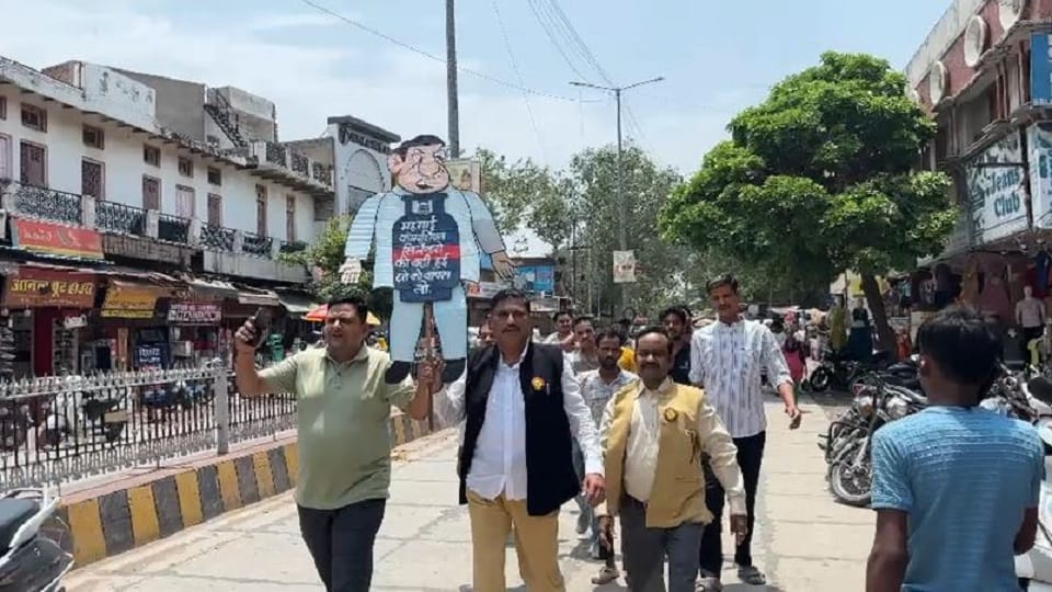 Traders stage protest over hike in commercial cylinder prices
