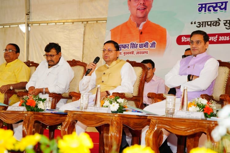 पशुपालकों से संवाद: सीएम धामी बोले, चार साल में 11 हजार लोगों को मिला स्वरोजगार, वेन को दिखाई हरी झंडी