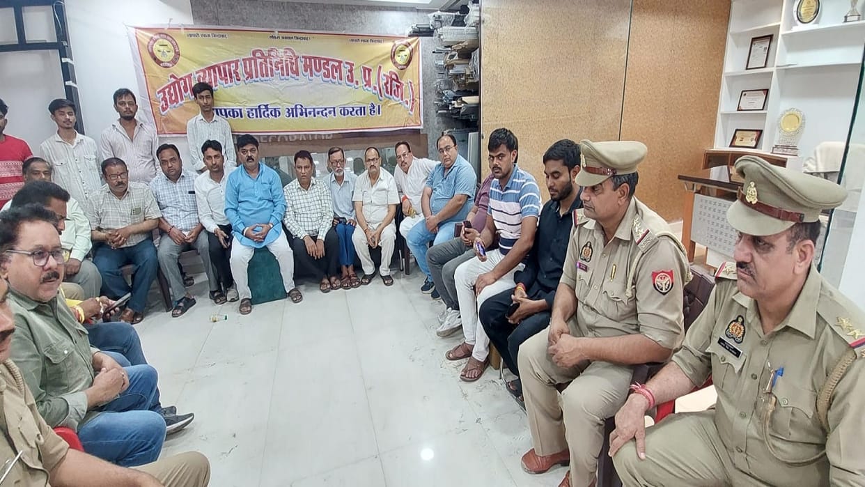 Traders Protest Against Hike in Commercial Gas Cylinder Prices in Budaun