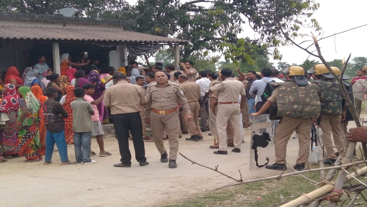 Uproar over removal of liquor shop eight injured including Tehsildar and Sub-Inspector in Pilibhit