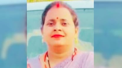 Married Woman Crushed Death Under Wheels of Gravel-Laden Truck Locals Block Road for Two Hours in chandauli