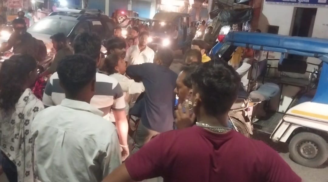 Rishikesh Brawl Erupts Between Two Groups of Youths Right in Front of Police Checkpost Near Chandrabhaga Bridg