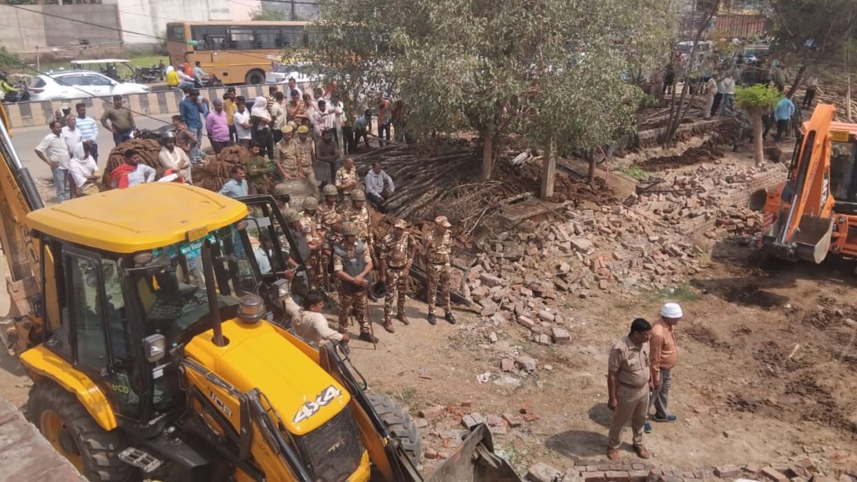 Bulldozer Action in Varanasi Encroachments Removed in Presence of Police Forces
