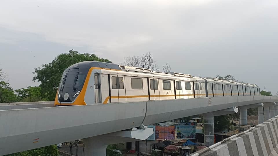 आगरा मेट्रो।