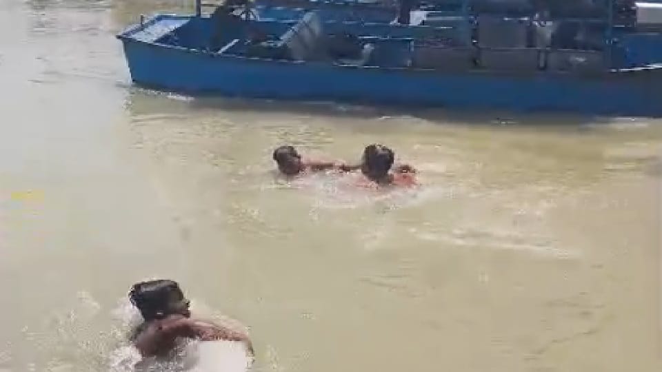 Four youths drowned while immersing ashes in Ganges in Hapur