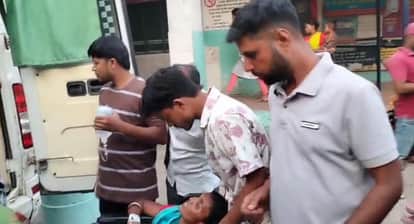 Woman Shot After one Lakh thirty thousand Loot in Daylight While Returning from Bank