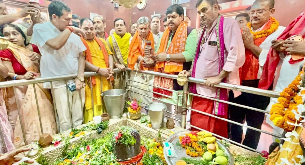Minister Mithilesh Tiwari Pledges Education Reform, Offers Special Prayers at Harihar Nath Temple