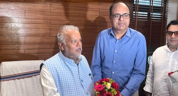 Bihar News: लोगों के बीच भ्रामक सूचनाएं नहीं फैले, आईपीआरडी मंत्री श्रवण कुमार बोले- इस पर खास ध्यान की जरुरत