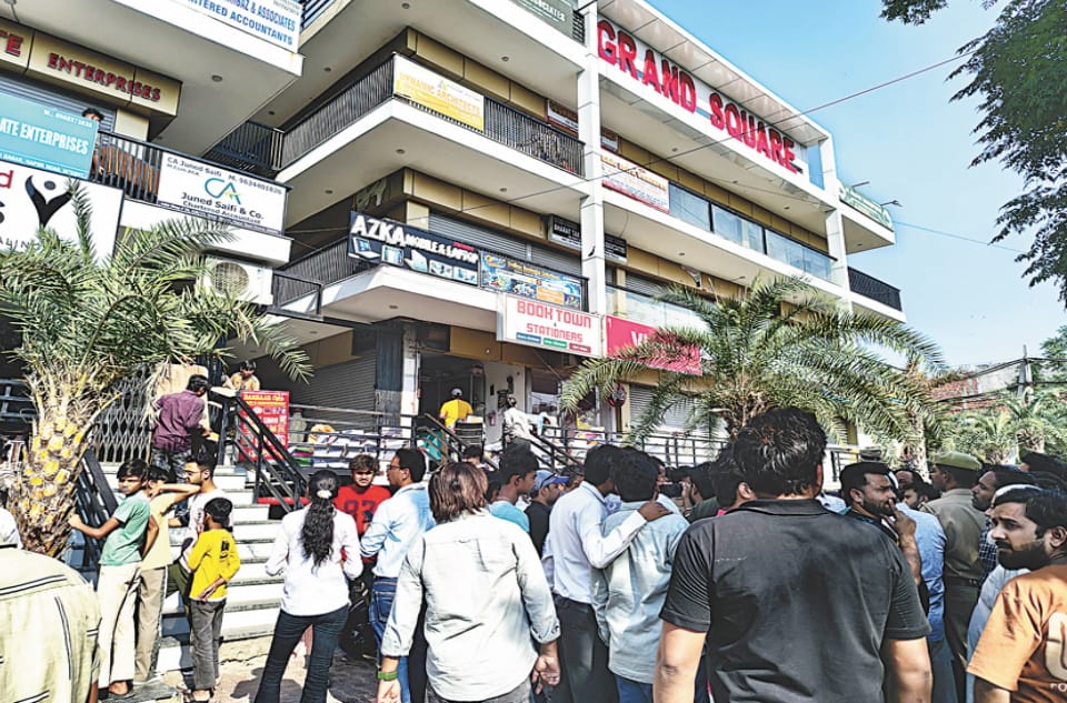 Meerut: Traders Allege Extortion in the Name of Sealing After Allowing Illegal Construction
