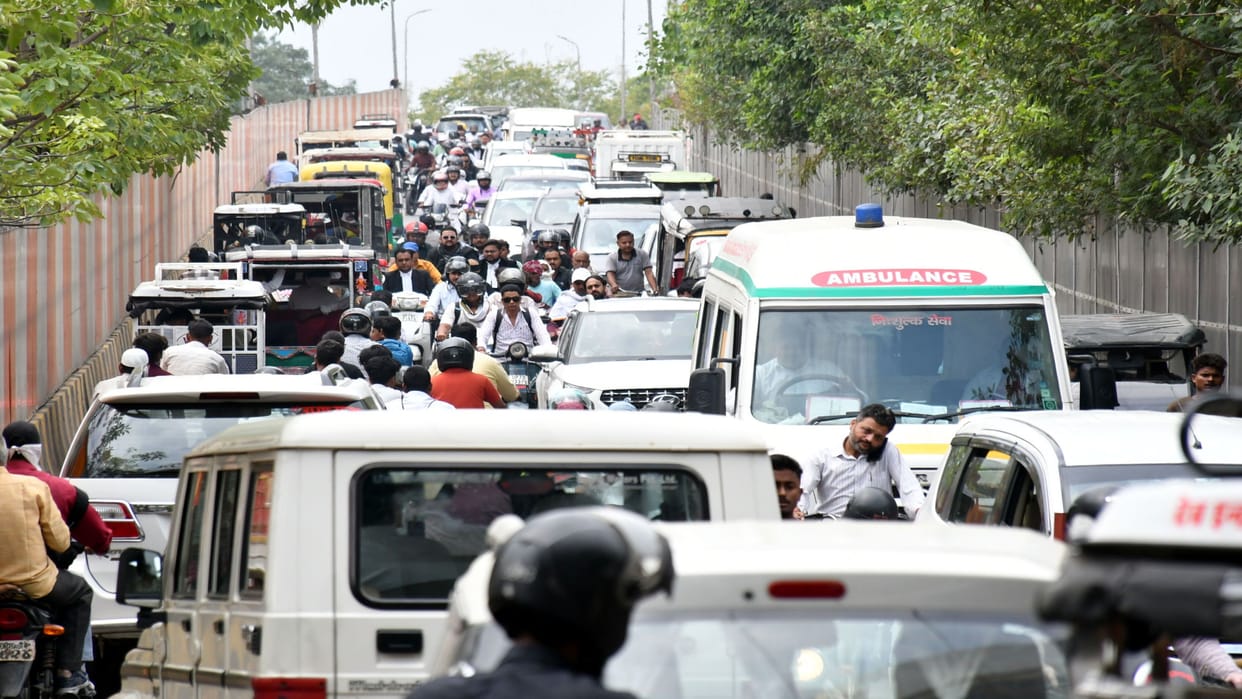 Five-minute journey, half-hour wait, massive traffic jam at High Court water tank