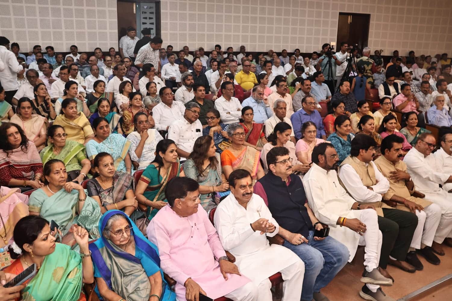 Indore: Narendra Tomar said– a leader is not made by the party or the position, it is the public who makes him