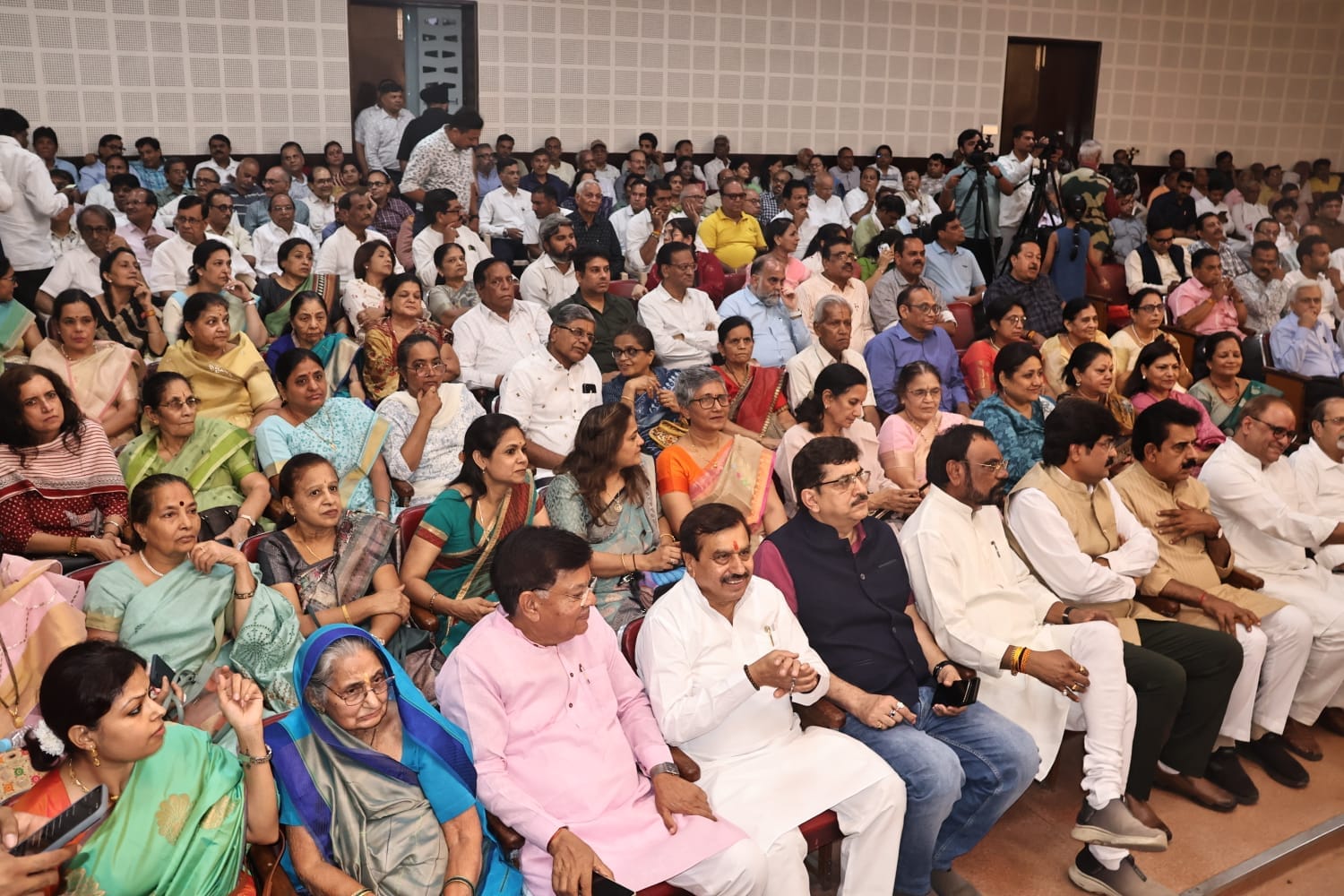 Indore: Narendra Tomar said– a leader is not made by the party or the position, it is the public who makes him
