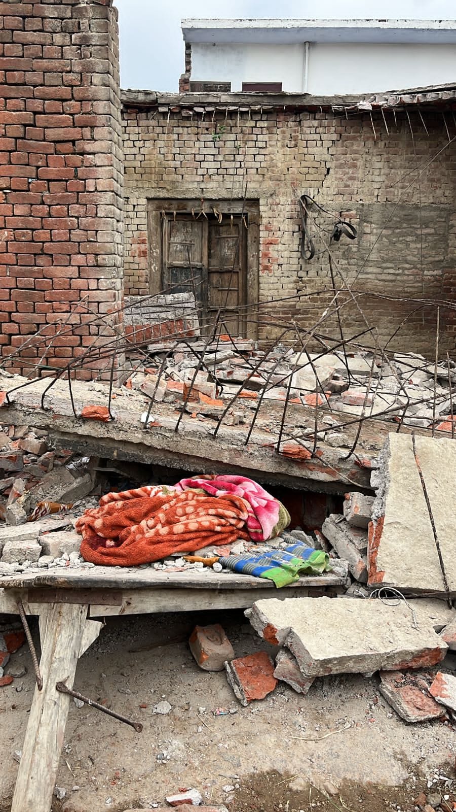 Kanpur Roof of 70-Year-Old House Collapses Before Renovation Farmer and Livestock Die