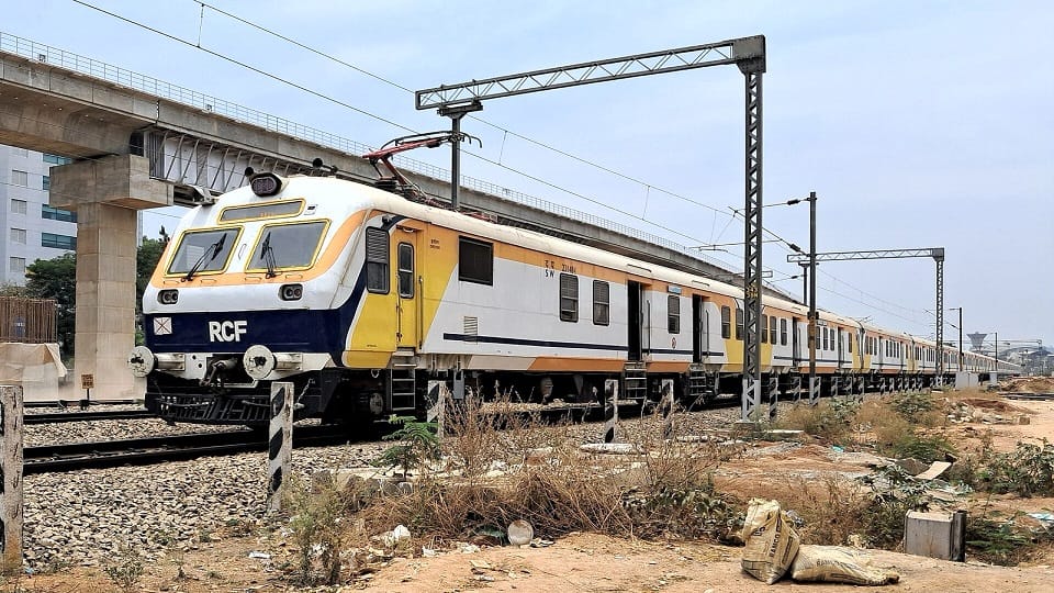 Train News: Trains going to Lucknow affected, MEMU cancelled for 40 days