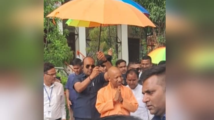 अपने गांव में योगी का पहाड़ी अंदाज: गढ़वाली भाषा में दिया ग्रामीणों को निमंत्रण, बोले- 'सब भात खैकन जरूर जाईं'