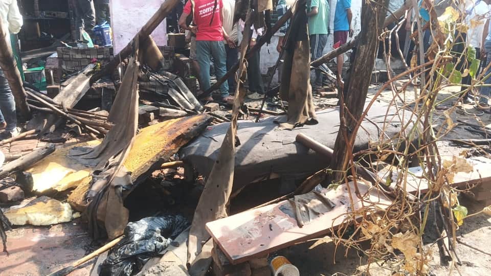 Fire Breaks Out in House and cylinder Explodes in agra