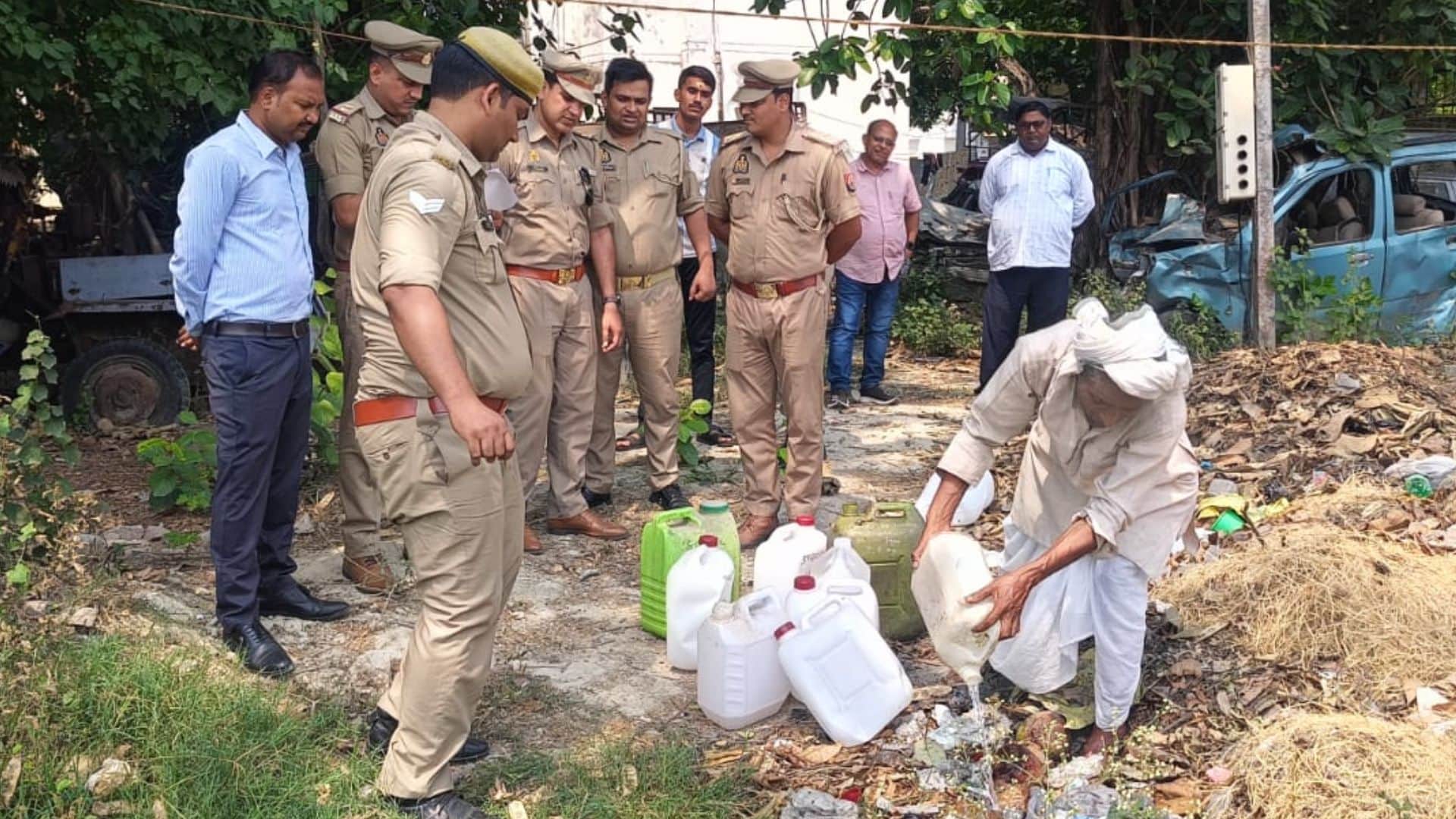 अवैध शराब का कराया गया विनष्टीकरण