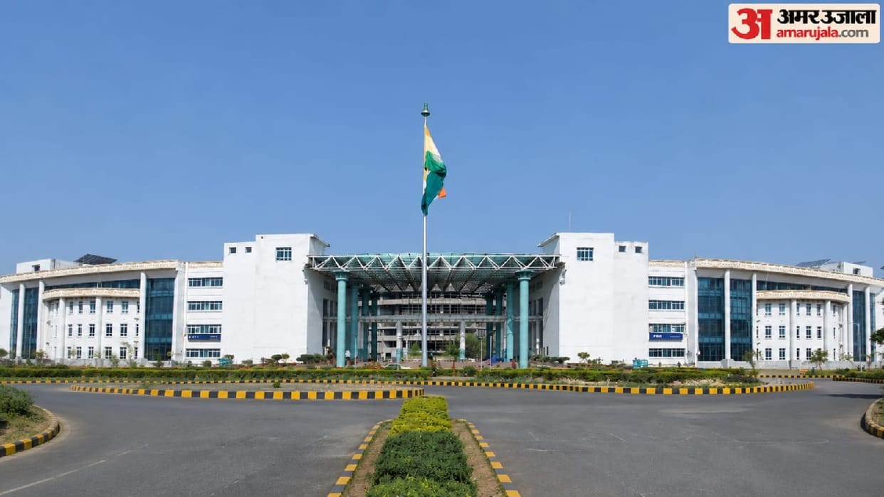 Bihar News Shock after body of Telangana student was found in Patna IIT campus police investigating