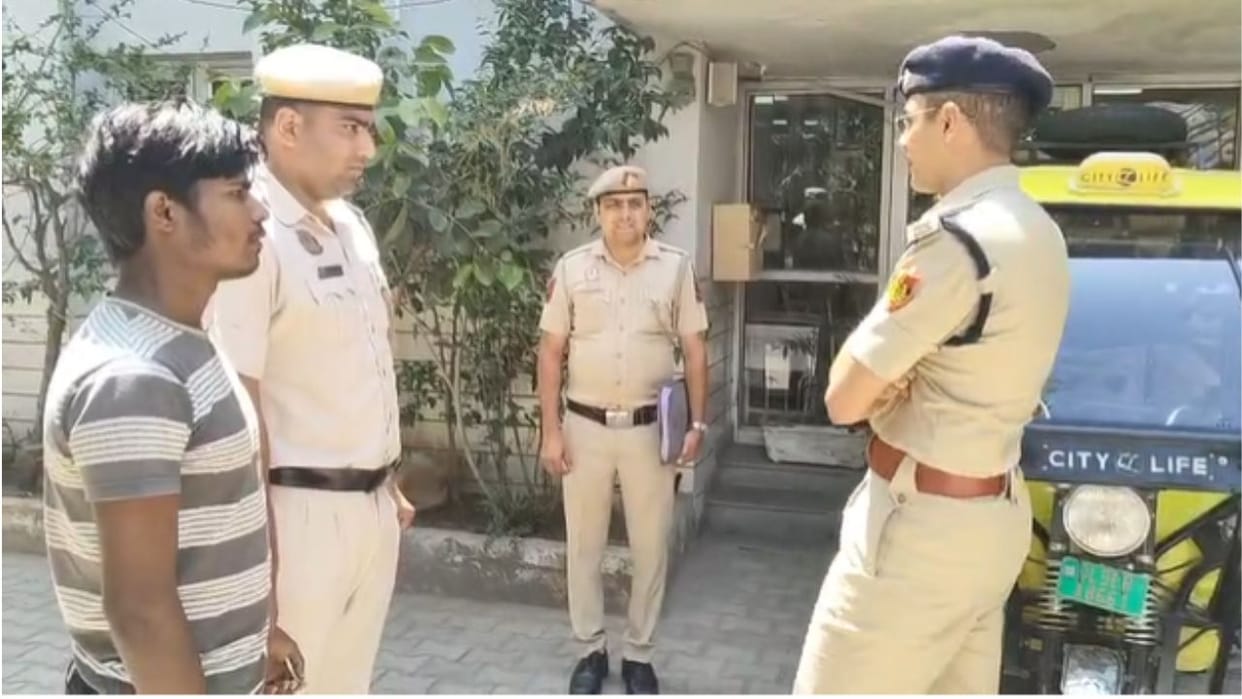 Police arrested e rickshaw thief in Palam village of Delhi