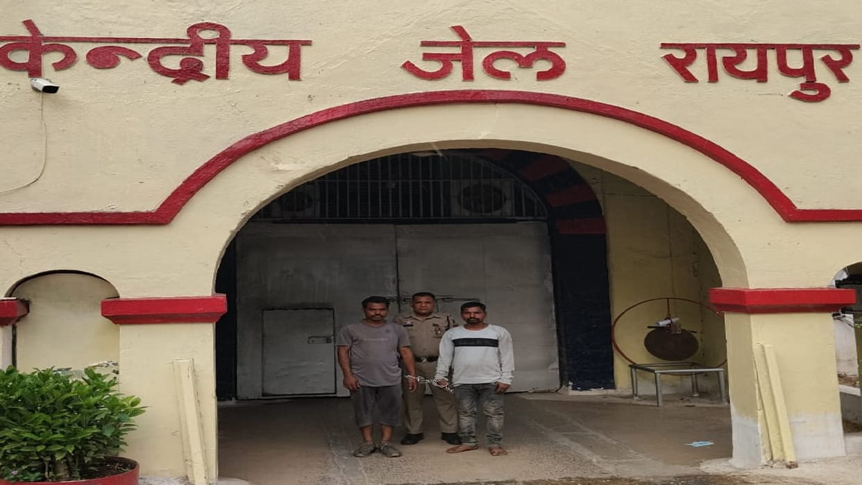 Auto driver youth attacked with sword in Bazaar Chowk, police arrested two real brothers