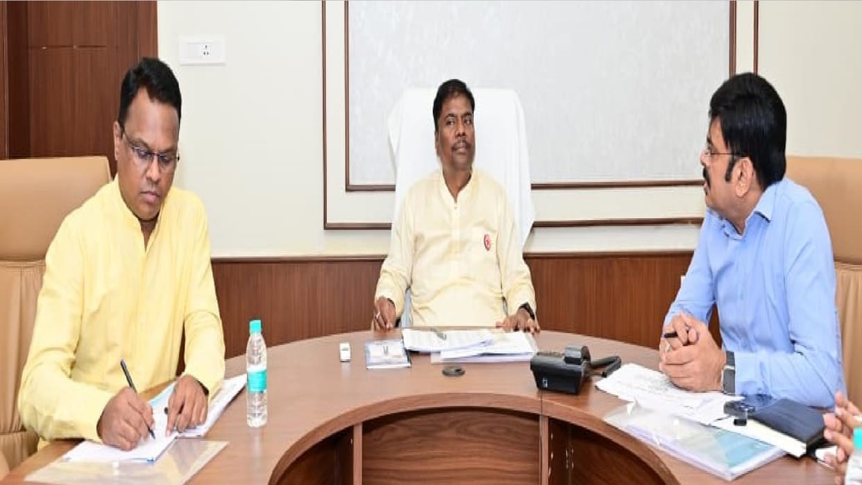 Target of agricultural loan of 8800 crores: Minister Kedar Kashyap said – there should be no shortage of ferti