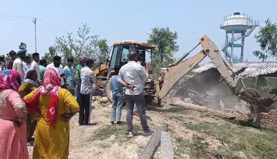 Illegal poultry farm built on cremation ground land in Kelakheda demolished
