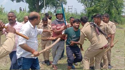Kushinagar Leopard Caught After 15 Hours, Police Lathicharge to Control Crowd.