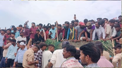 Kushinagar Leopard Caught After 15 Hours, Police Lathicharge to Control Crowd.