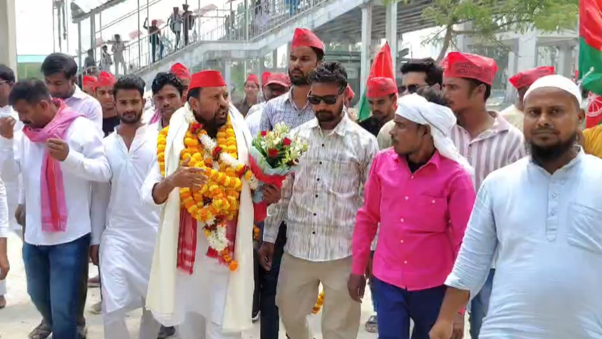 Grand Welcome for Md. Hasnain Ansari in Bhadohi Following His Return to SP
