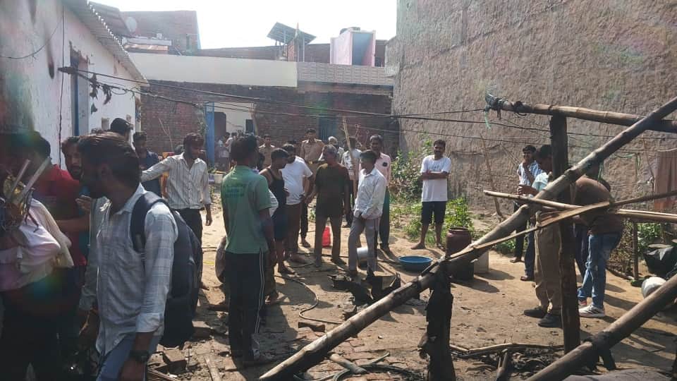 Fire Breaks Out in House and cylinder Explodes in agra
