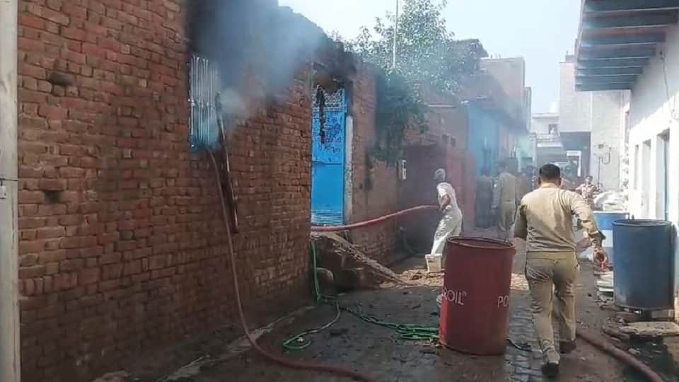 Fire Breaks Out in House and cylinder Explodes in agra