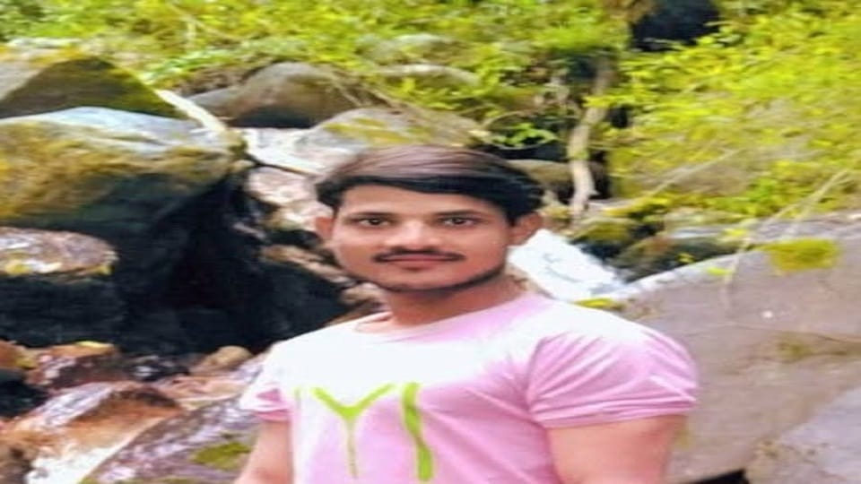 young man from Sahpau died under suspicious circumstances in Gurugram
