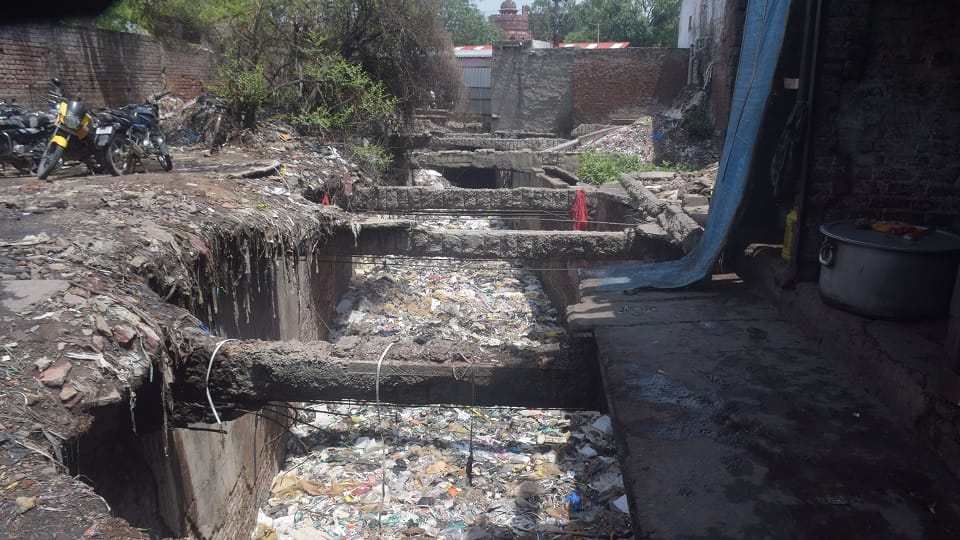 Agra’s Mantola Drain Choked Despite 80 percent Cleaning Claim Waterlogging Worsens