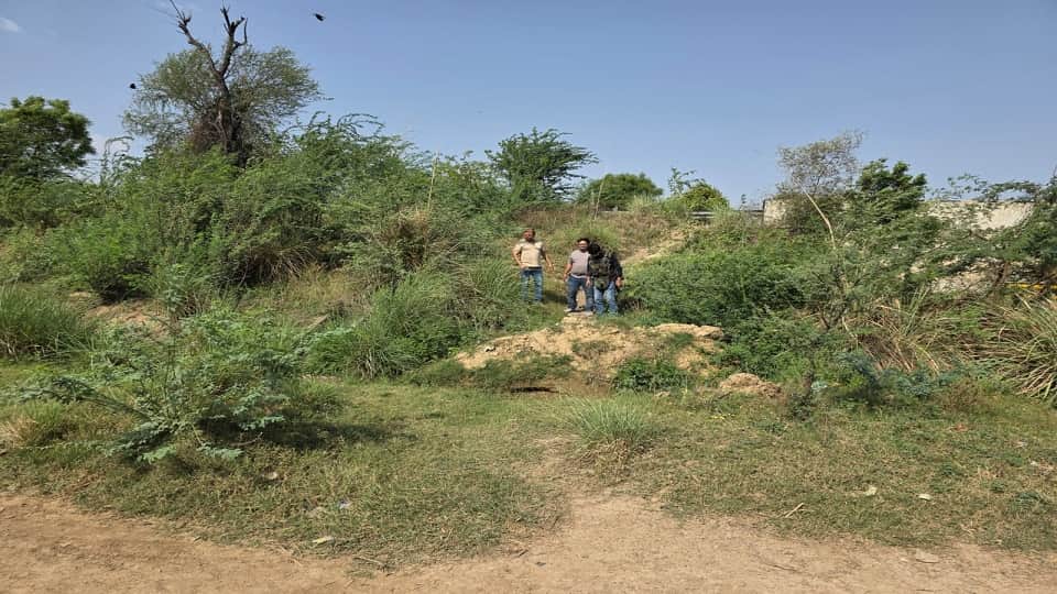 Mathura Robbery Case Family Members Hang Upside Down Two Criminals Gunned Down in Encounter