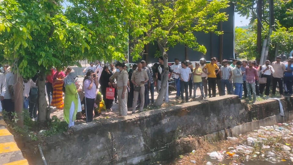 Moradabad: Intoxicated man made friend sit on drain, died after drowning, CCTV reveals the truth