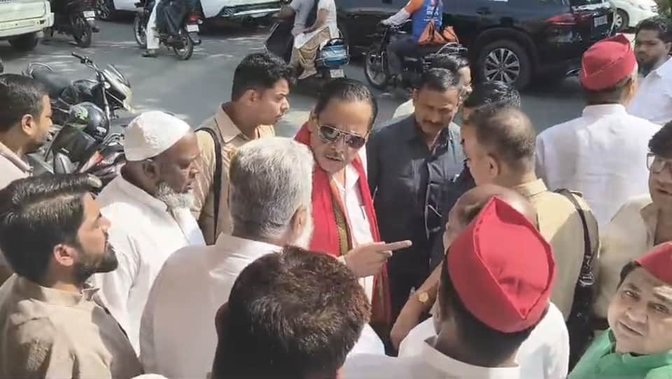 SP Leader Naseemuddin Siddiqui Upset Over Ticket Demand, Walks Out Mid-Event in Moradabad