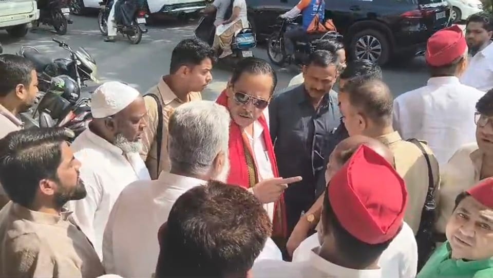 SP Leader Naseemuddin Siddiqui Upset Over Ticket Demand, Walks Out Mid-Event in Moradabad