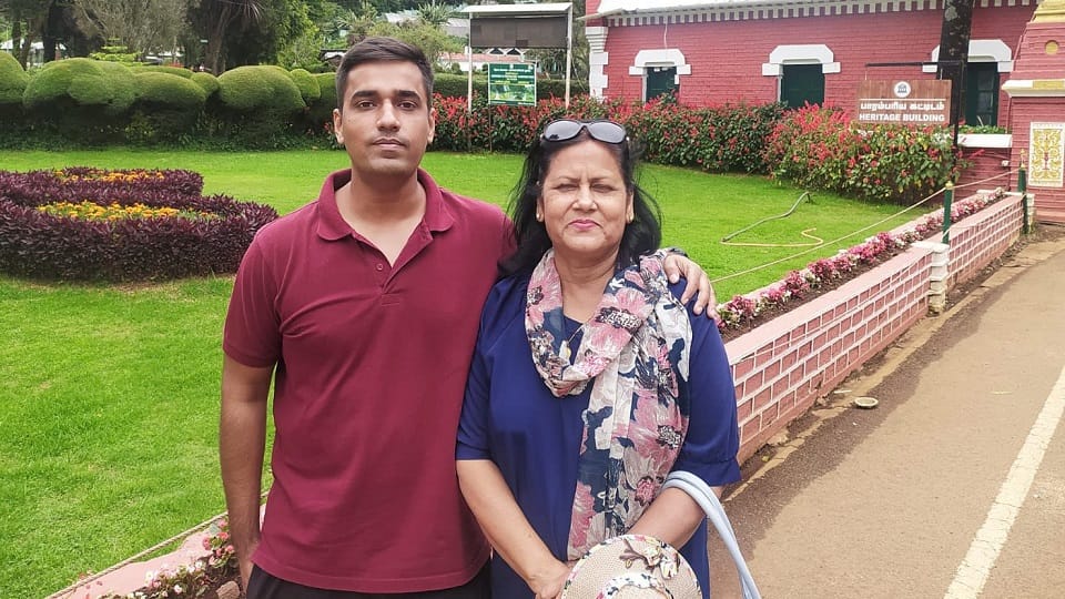 Mother's Day Salute to Brave Mothers, Sons are deployed at the country's borders to protect the Indian people