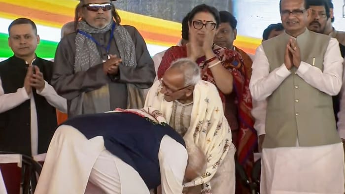 Bengal CM Oath Ceremony Photos: Narendra Modi Greets Workers with Dandavat, Hugs Suvendu Adhikari