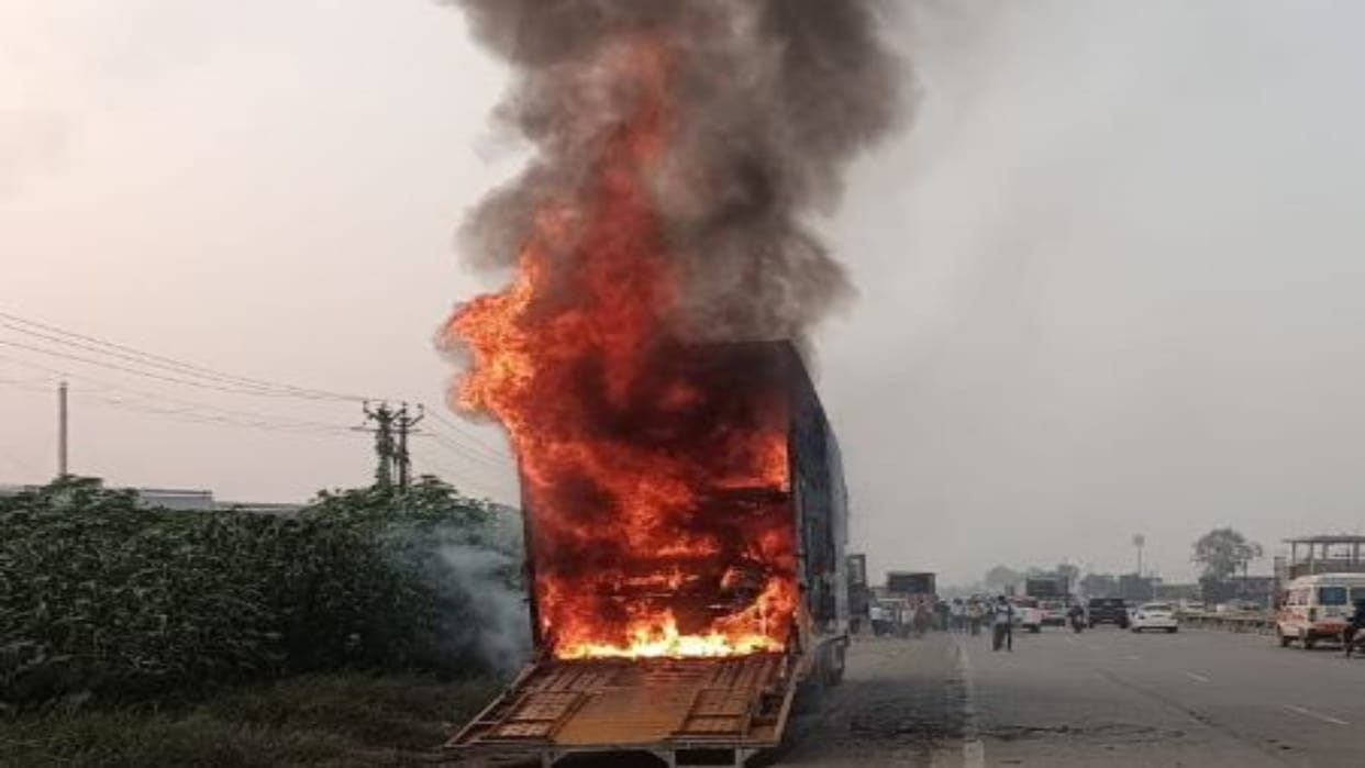Baran News: Massive Fire Erupts in Battery-Laden Container, Highway Traffic Halted Amid Explosions