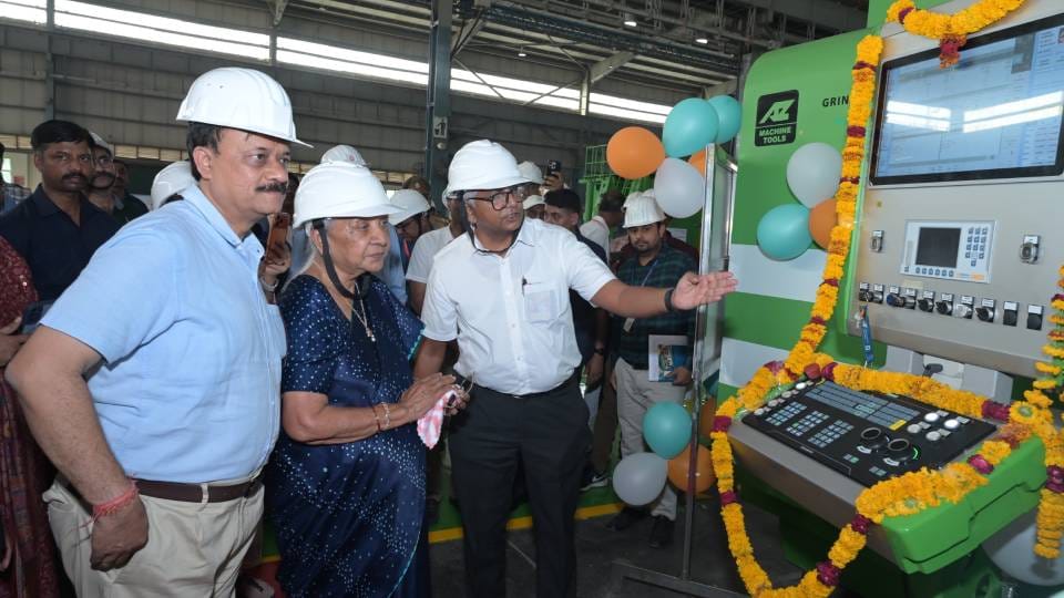 Governor visited Rail Coach Factory in Raebareli took stock of progress and quality of coach manufacturing