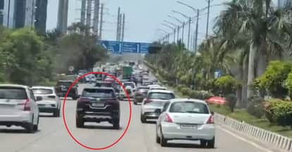 Telangana CM Revanth Reddy Travels in Normal Traffic; Viral Video Shows Convoy Without VIP Road Blocks