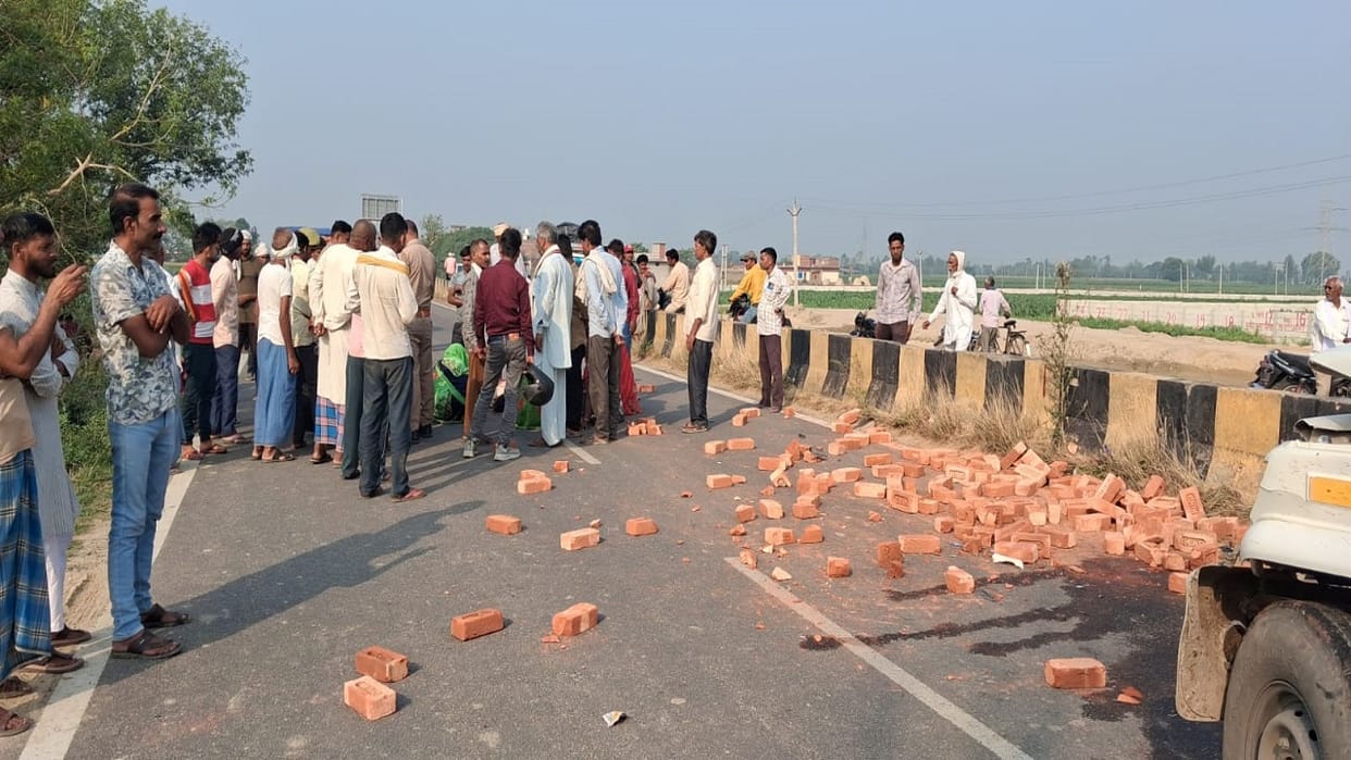 Brick Kiln Worker Dies as Pickup Collides with Brick-Laden Trolley on Bareilly-Budaun Highway
