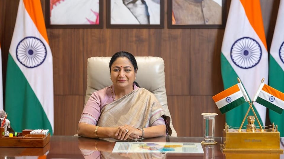 CM Rekha Gupta has announced that the use of government vehicles in Delhi will be reduced