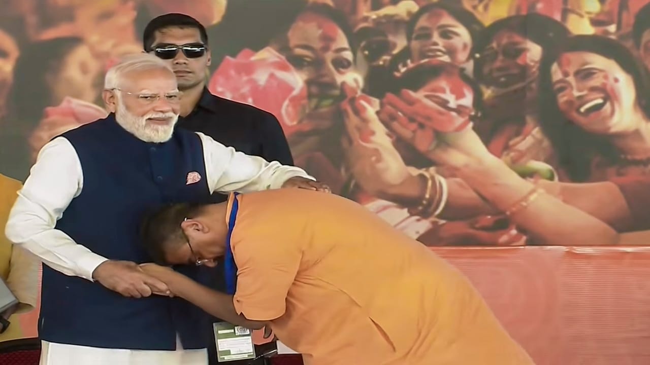 Bengal CM Oath Ceremony Photos: Narendra Modi Greets Workers with Dandavat, Hugs Suvendu Adhikari