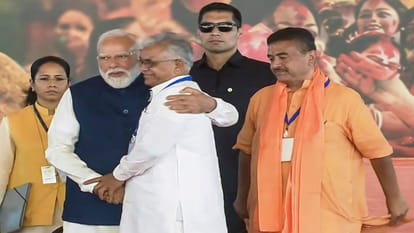Bengal CM Oath Ceremony Photos: Narendra Modi Greets Workers with Dandavat, Hugs Suvendu Adhikari
