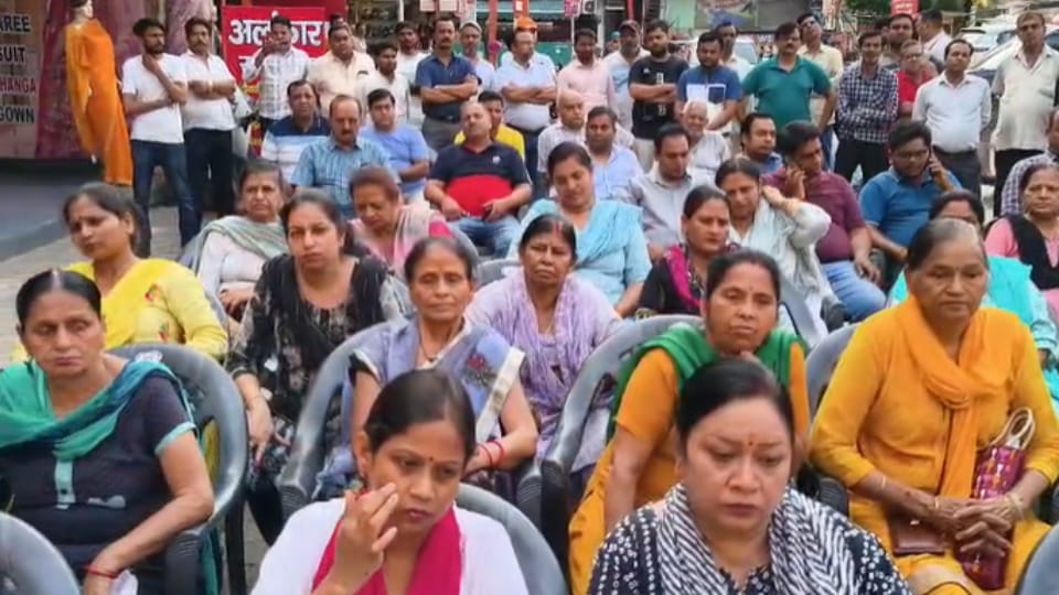 Women Protest at Tiranga Chowk, Warn of Intensifying Agitation Over Housing Issue