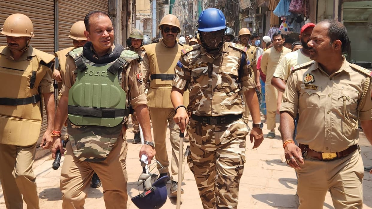 Dalmandi Demolition Resumes After 20 Days 150 Security Personnel Deployed Large Crowds Gather Around Mosque