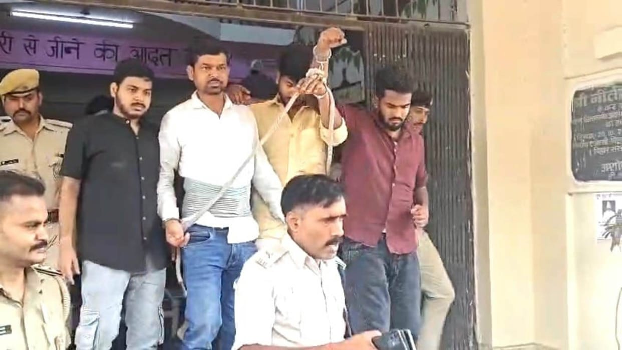 TRE-4 candidates and teacher leader dilip kumar arrested and sent jail like criminals Patna Bihar Police