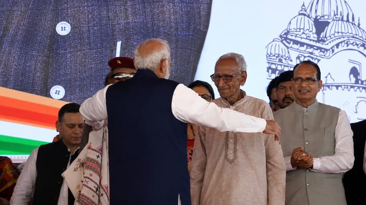 बंगाल में भाजपा के आधारस्तंभ, जिनसे मंच पर प्रधानमंत्री ने लिया आशीर्वाद